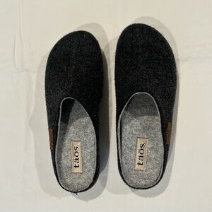Taos Woollery Clogs, Size US 10-10.5/Euro 41